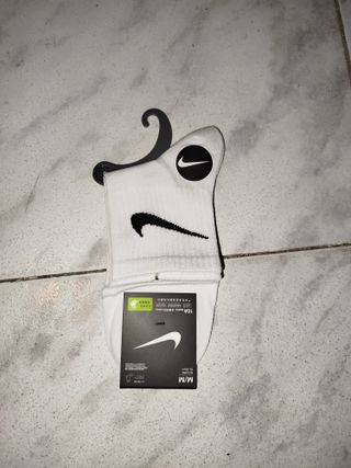 Par de calcetines nike.
Talla 37-41