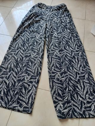 Pantaloni eleganti a palazzo