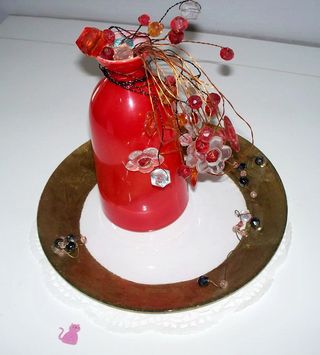 Vaso rosso decorato + piatto