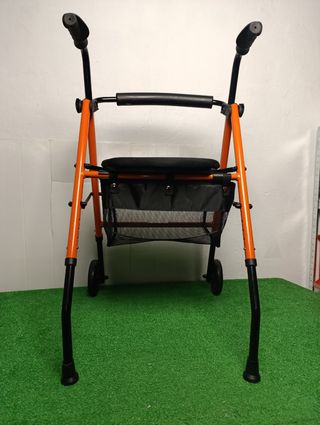 Andador Mobiclinic con asiento 