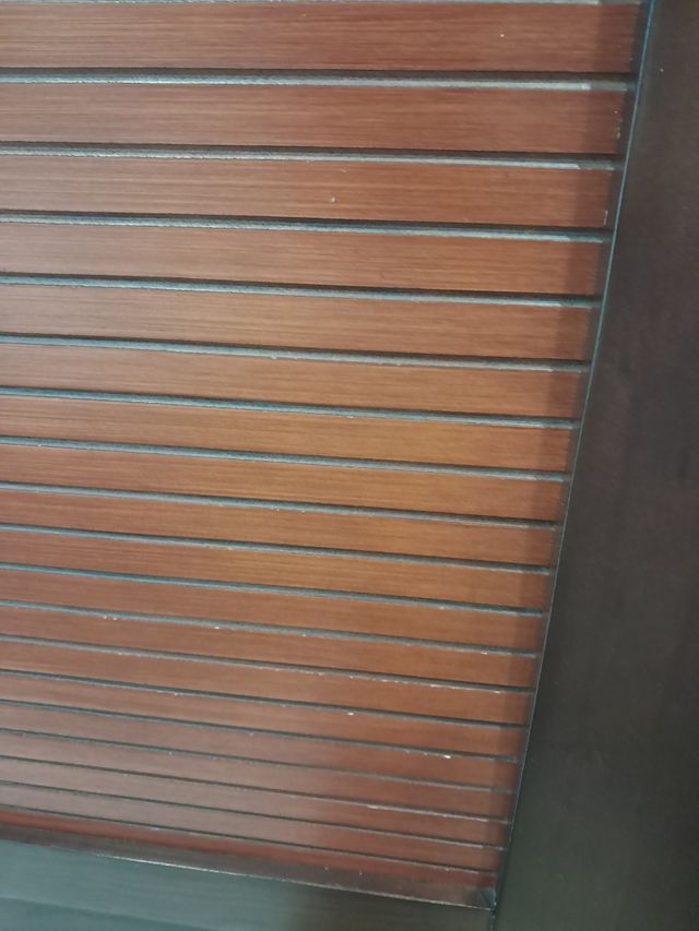 Cabecero, mesillas y cómoda de madera