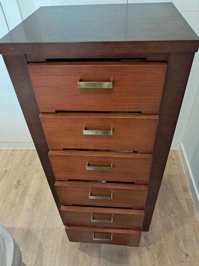 Cabecero, mesillas y cómoda de madera