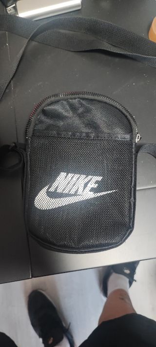 Bolso Nike negro - bandolera