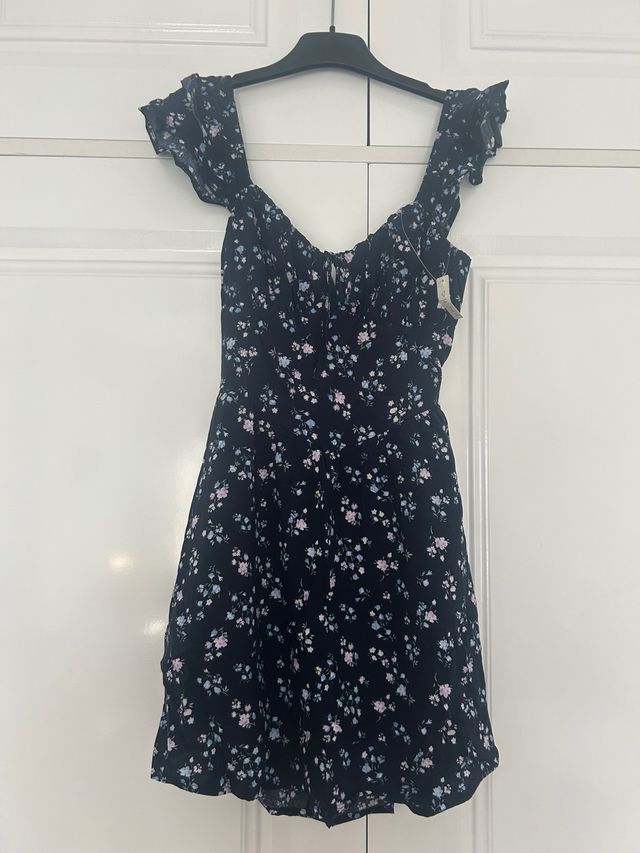 Vestido Hollister negro floral
