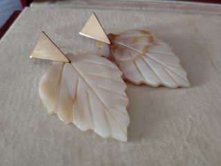 Pendientes hoja concha dorados