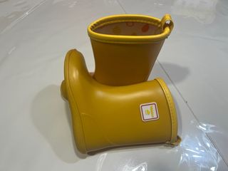 Botas lluvia niño/a amarillas, respetuosas.