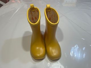 Botas lluvia niño/a amarillas, respetuosas.