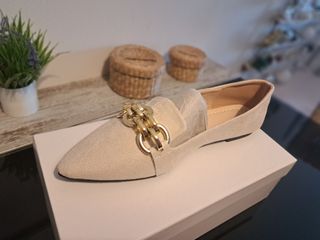 Mocasines beige dorados, talla 42