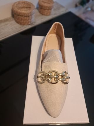 Mocasines beige dorados, talla 42