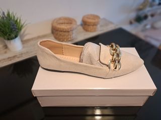 Mocasines beige dorados, talla 42