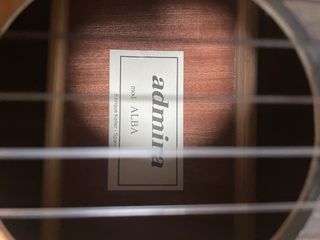 Guitarra clásica + funda + afinador