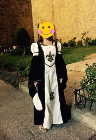 Traje medieval- Talla M. largo 134cm desde hombro