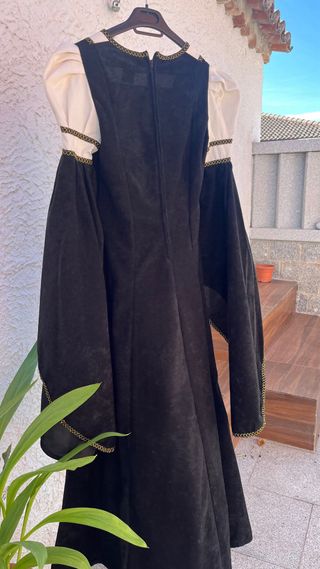 Traje medieval- Talla M. largo 134cm desde hombro