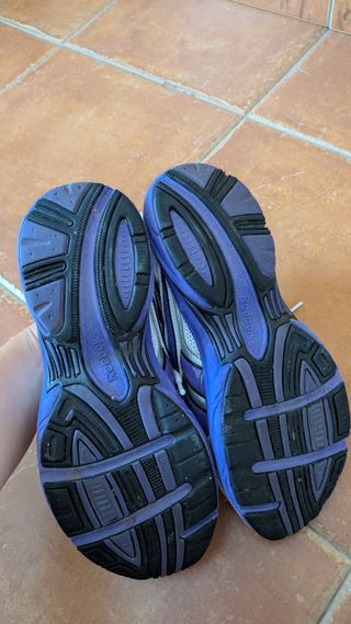 Zapatillas Reebok blancas y moradas