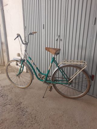 Bicicleta clásica verde