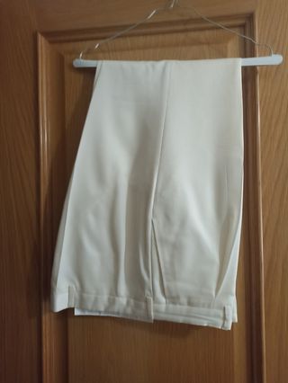 Traje novio color marfil y dorado, talla 54.