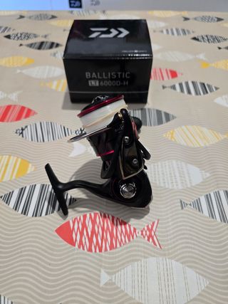 CARRETE DAIWA BALLISTIC LT6000D-H