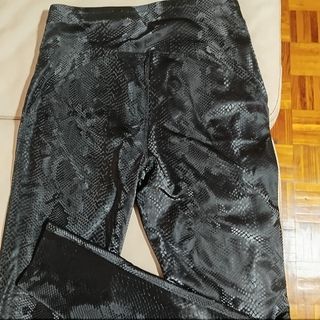 Pantalones efecto serpiente negros #010