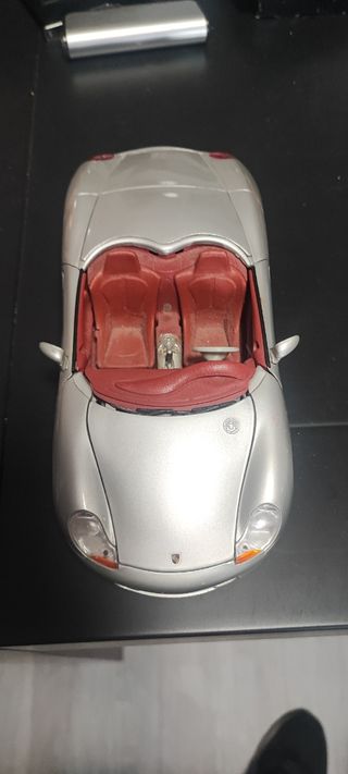 Porsche Boxster escala 1:18