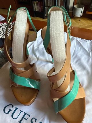 Sandalias Guess Marrón-Verde Agua