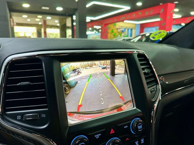 Jeep GRAND CHEROKEE SRT 6.4 V8 Hemi 468cv 24.600km