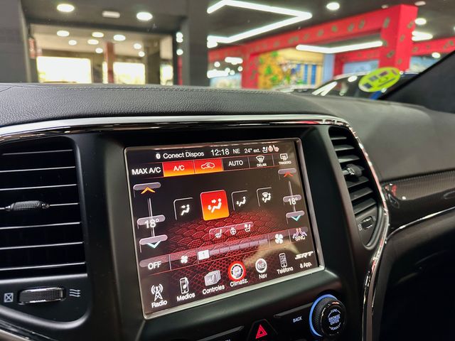 Jeep GRAND CHEROKEE SRT 6.4 V8 Hemi 468cv 24.600km