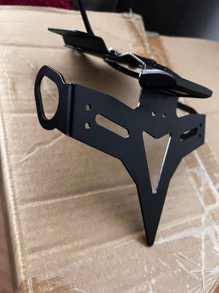 Soporte corto matrícula MT-07