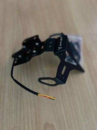 Soporte corto matrícula MT-07
