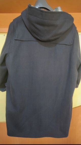 Trenca azul con capucha. Talla L
