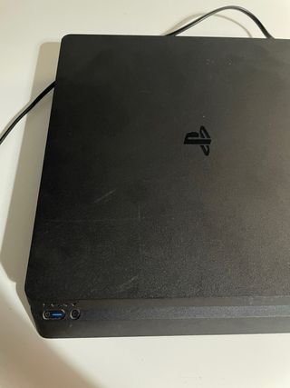 PS4 (PlayStation 4) negra