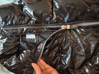 Chaqueta negra brillante