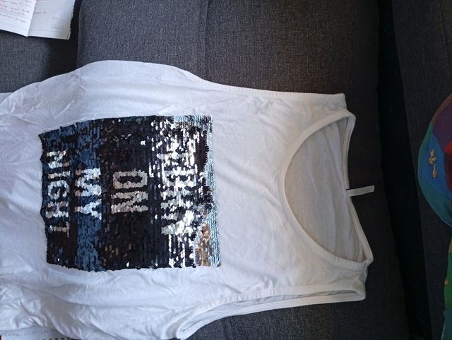 Camiseta blanca lentejuelas multicolor