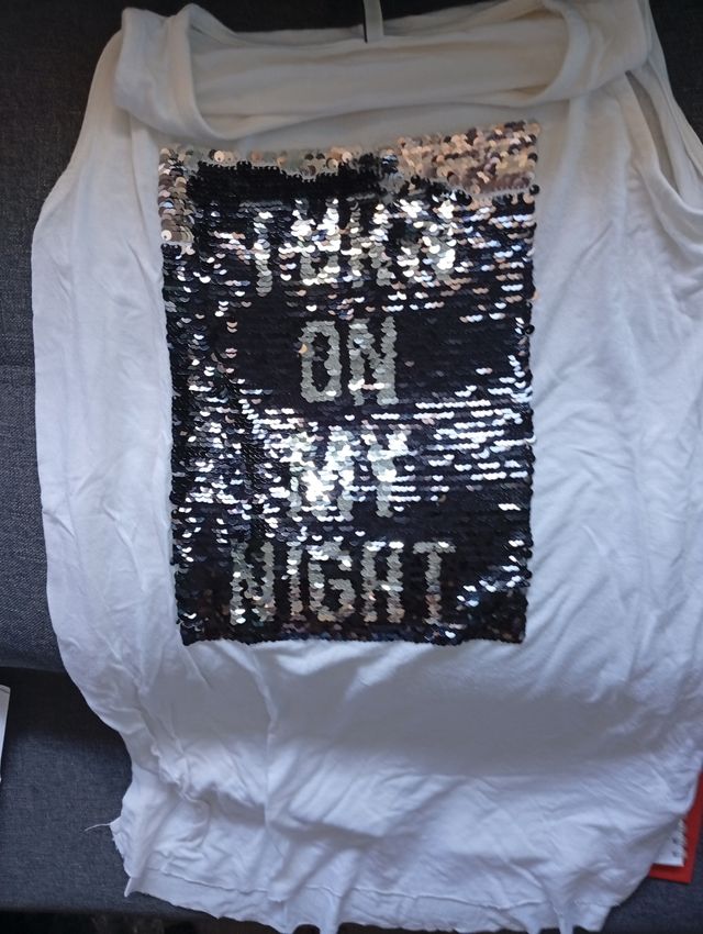 Camiseta blanca lentejuelas multicolor