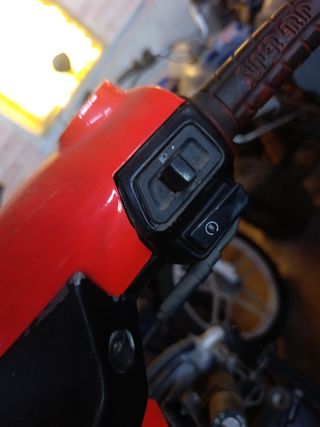 Aprilia SR 50: carcasa manillar