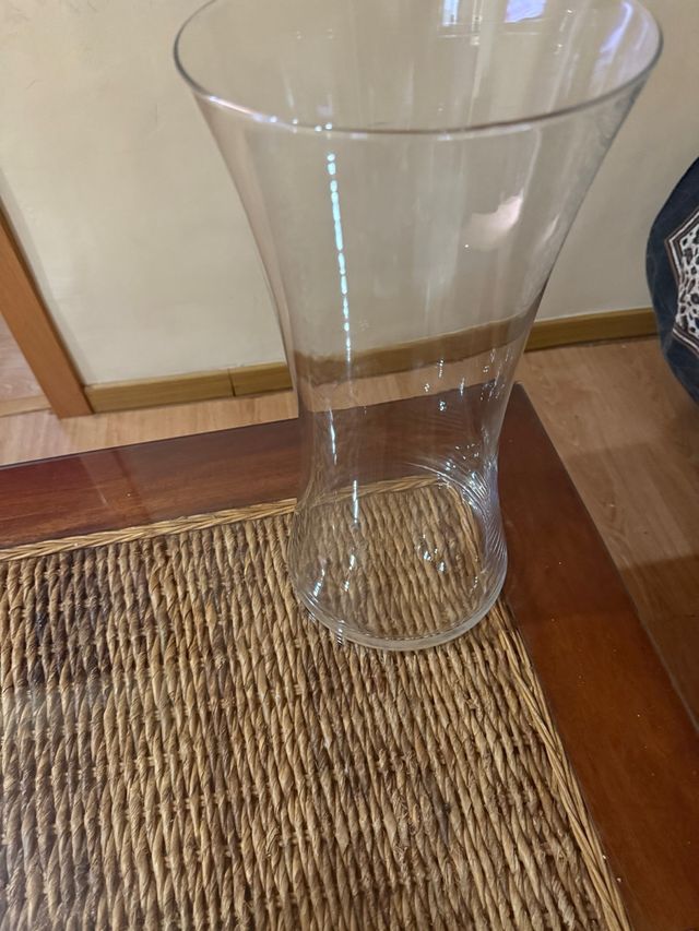 Jarrón de cristal transparente
