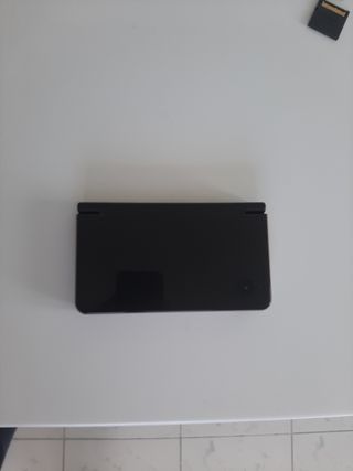 Nintendo DSi XL negra + juegos