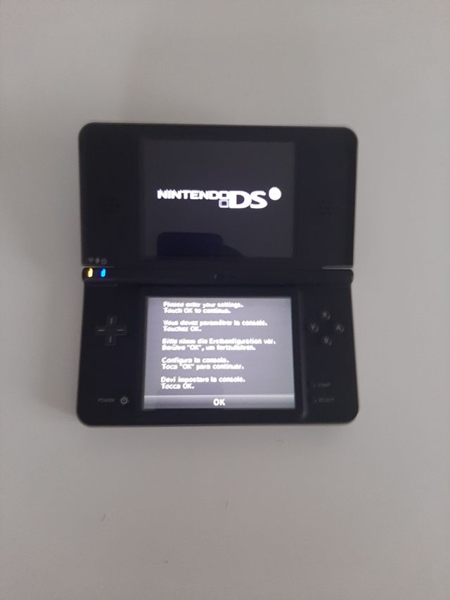 Nintendo DSi XL negra + juegos