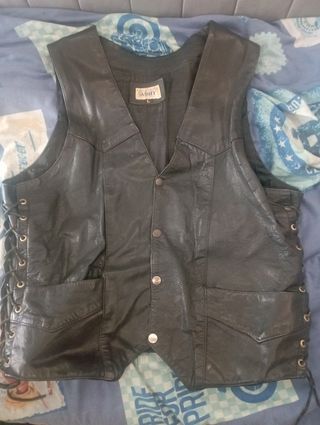 Chaleco cuero auténtico negro talla L heavy metal