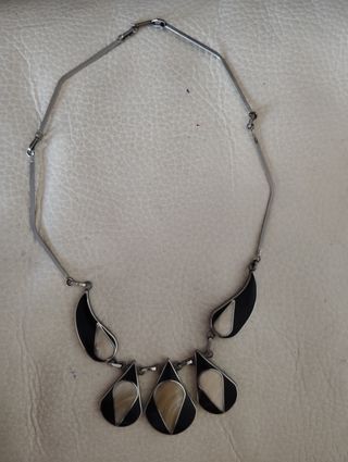 Collar vintage nácar blanco y negro