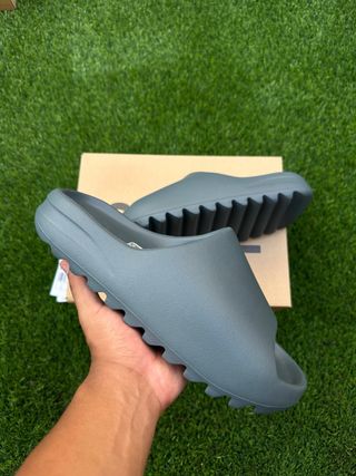 Yeezy Slide Slate marine (varias tallas)