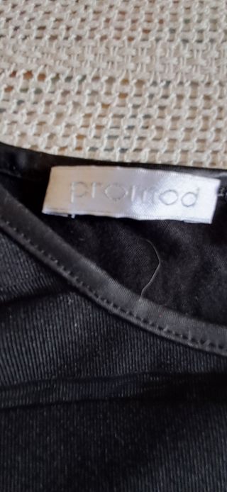 Top trasparente con maglia nera streaching