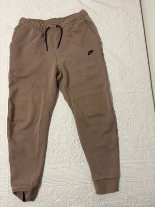 Pantalones Nike Tech con tejido Fleece Beige