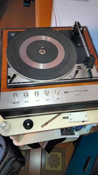 Tocadiscos Dual antiguo