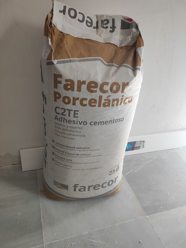 Adhesivo Farecor Porcelánico C2TE 25kg