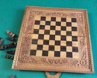 Scacchiera legno intagliato 44x44cm