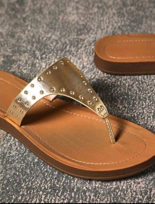 Sandalias planas doradas
