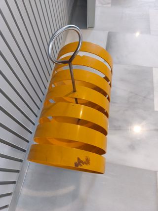 Revistero vintage amarillo