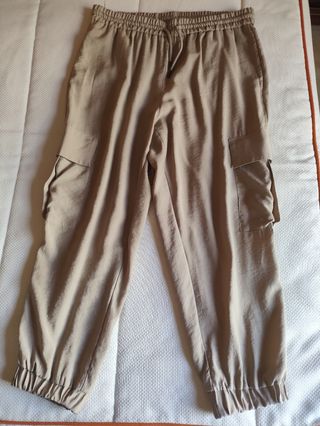 Pantalones cargo Zara beige