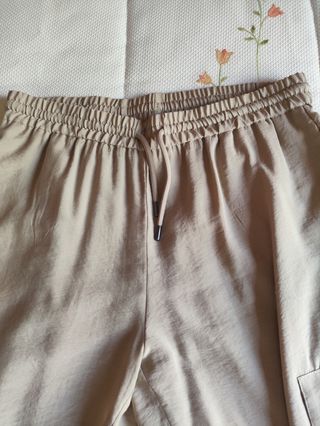 Pantalones cargo Zara beige