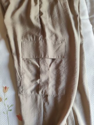 Pantalones cargo Zara beige